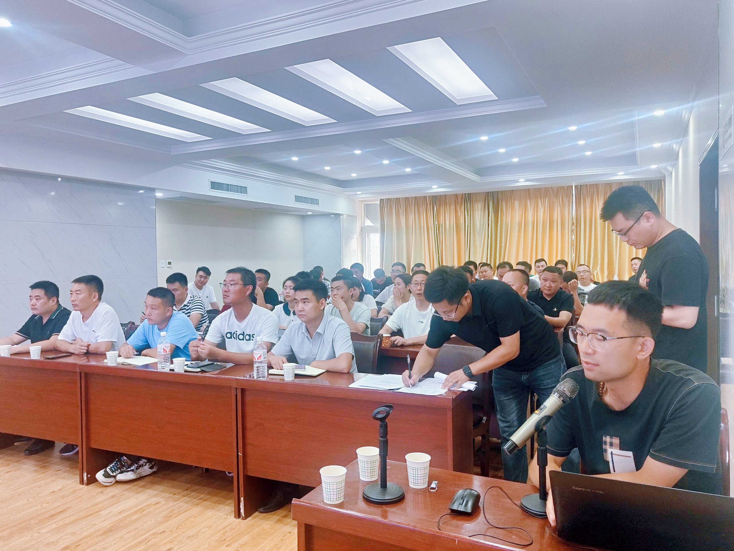 旬陽(yáng)市召開(kāi)工地勞務(wù)實(shí)名制管理系統(tǒng)培訓(xùn)會(huì) 旬陽(yáng)市召開(kāi)工地勞務(wù)實(shí)名制管理系統(tǒng)培訓(xùn)會(huì)