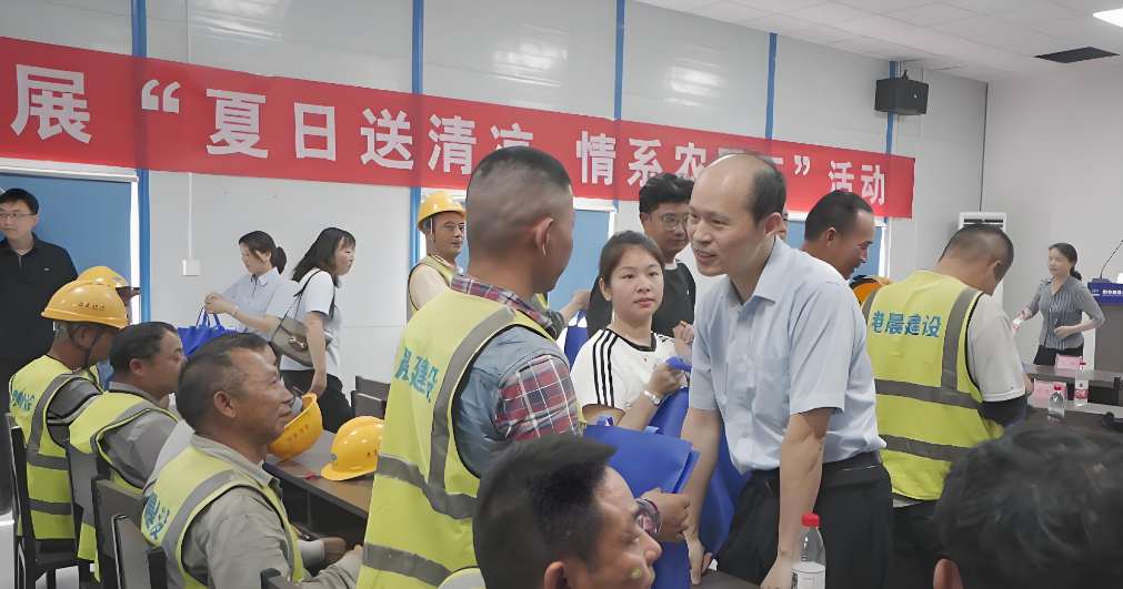 工資監(jiān)管系統(tǒng)護(hù)航農(nóng)民工!岳陽市啟動(dòng)保障工資支付的“安薪”新計(jì)劃 工資監(jiān)管系統(tǒng)護(hù)航農(nóng)民工!岳陽市啟動(dòng)保障工資支付的“安薪”新計(jì)劃